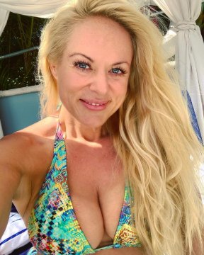 darkhumorG de Hauts-de-Seine, France